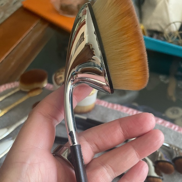 SOLD—Artis Fluenta/Elite brush lot - Picture 8 of 8